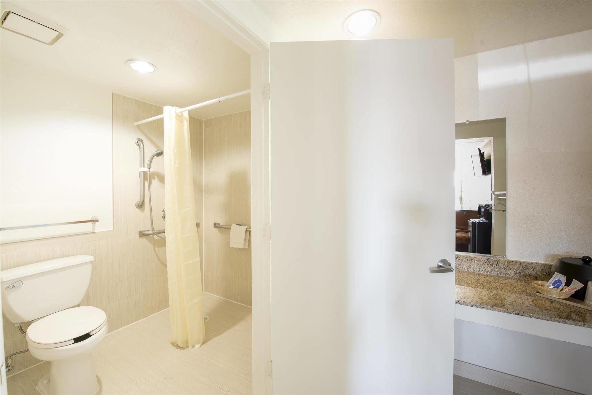 Hotel 6-houston, Tx - Brookhollow Houston