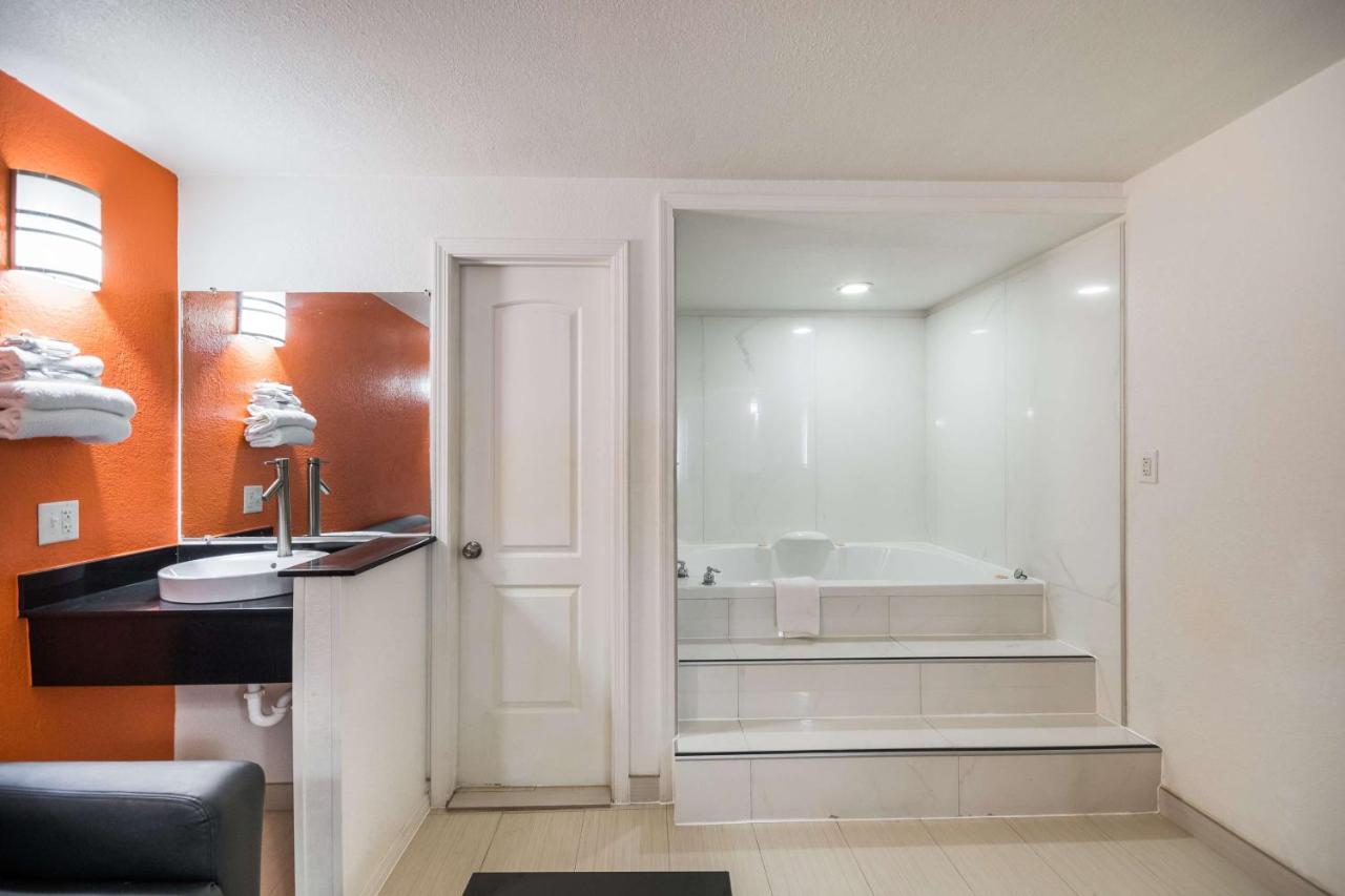 6-houston, Tx - Brookhollow Hotel 2*