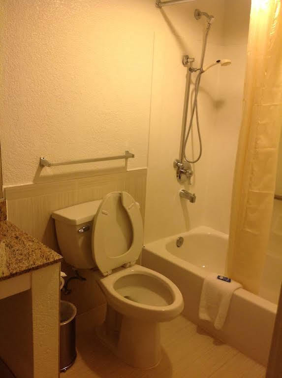 6-houston, Tx - Brookhollow Hotel 2*