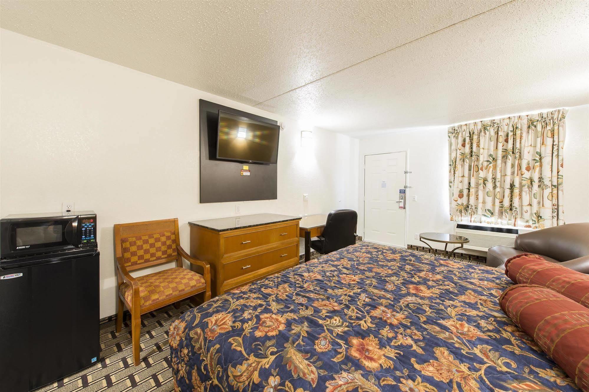 Hotel 6-houston, Tx - Brookhollow Houston