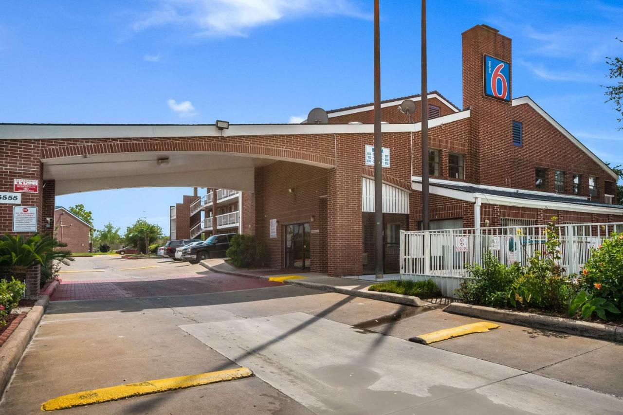6-houston, Tx - Brookhollow Hotel