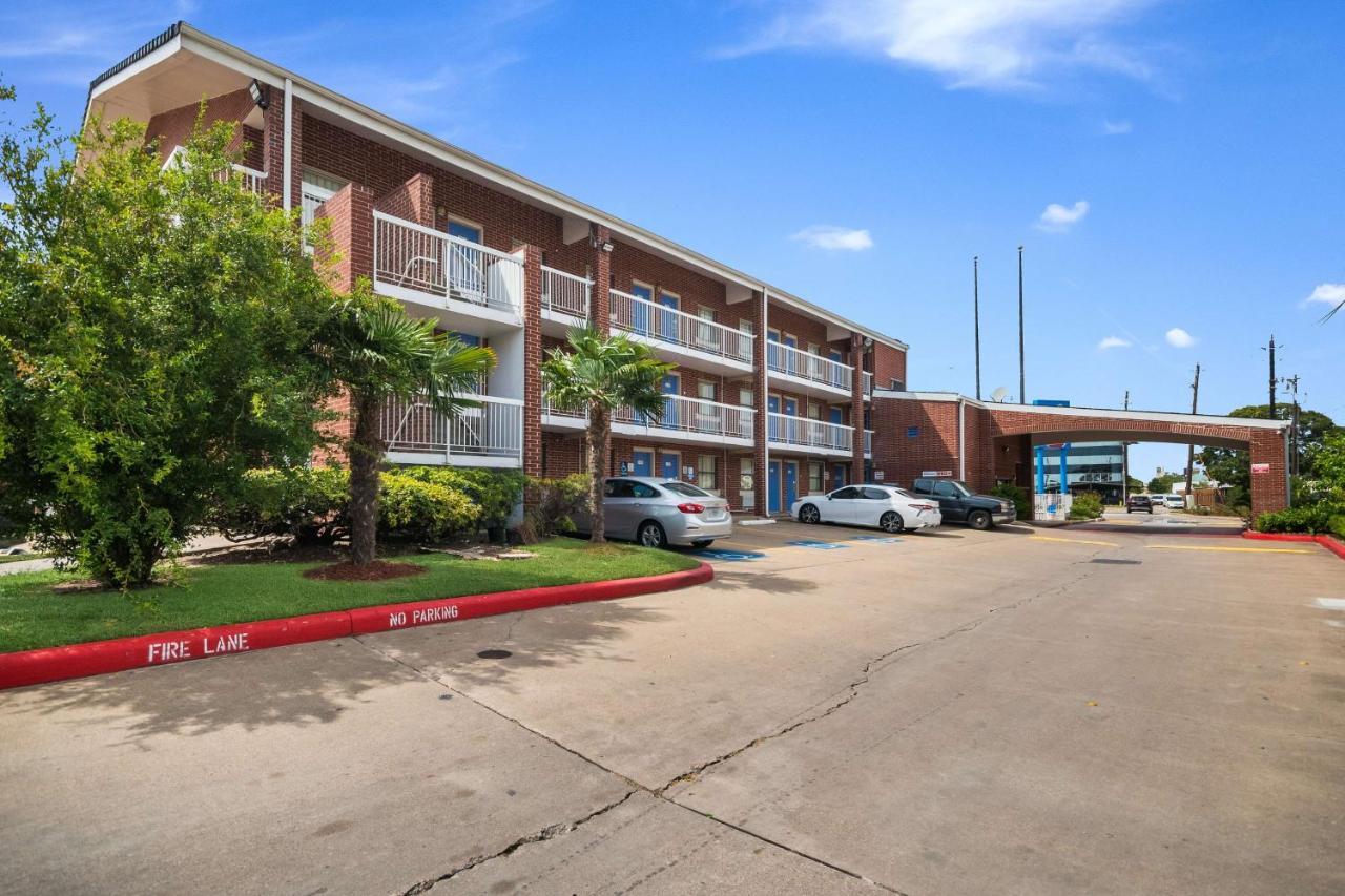 6-houston, Tx - Brookhollow 2* Houston